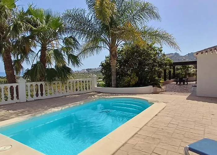 Encantador Cortijo Con Piscina Privada Y Vista Al Mar
